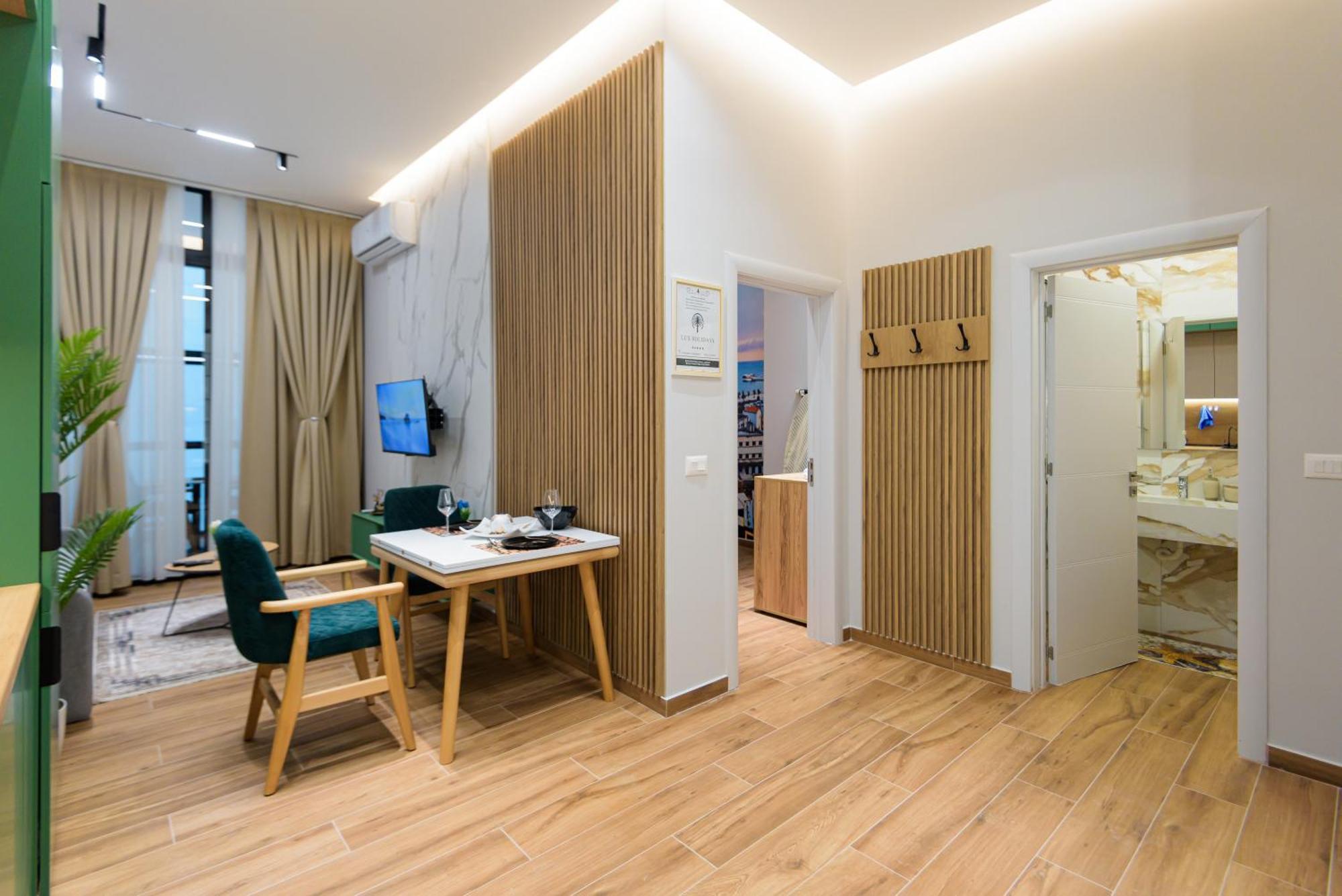 Lux Holidays Durrës Buitenkant foto