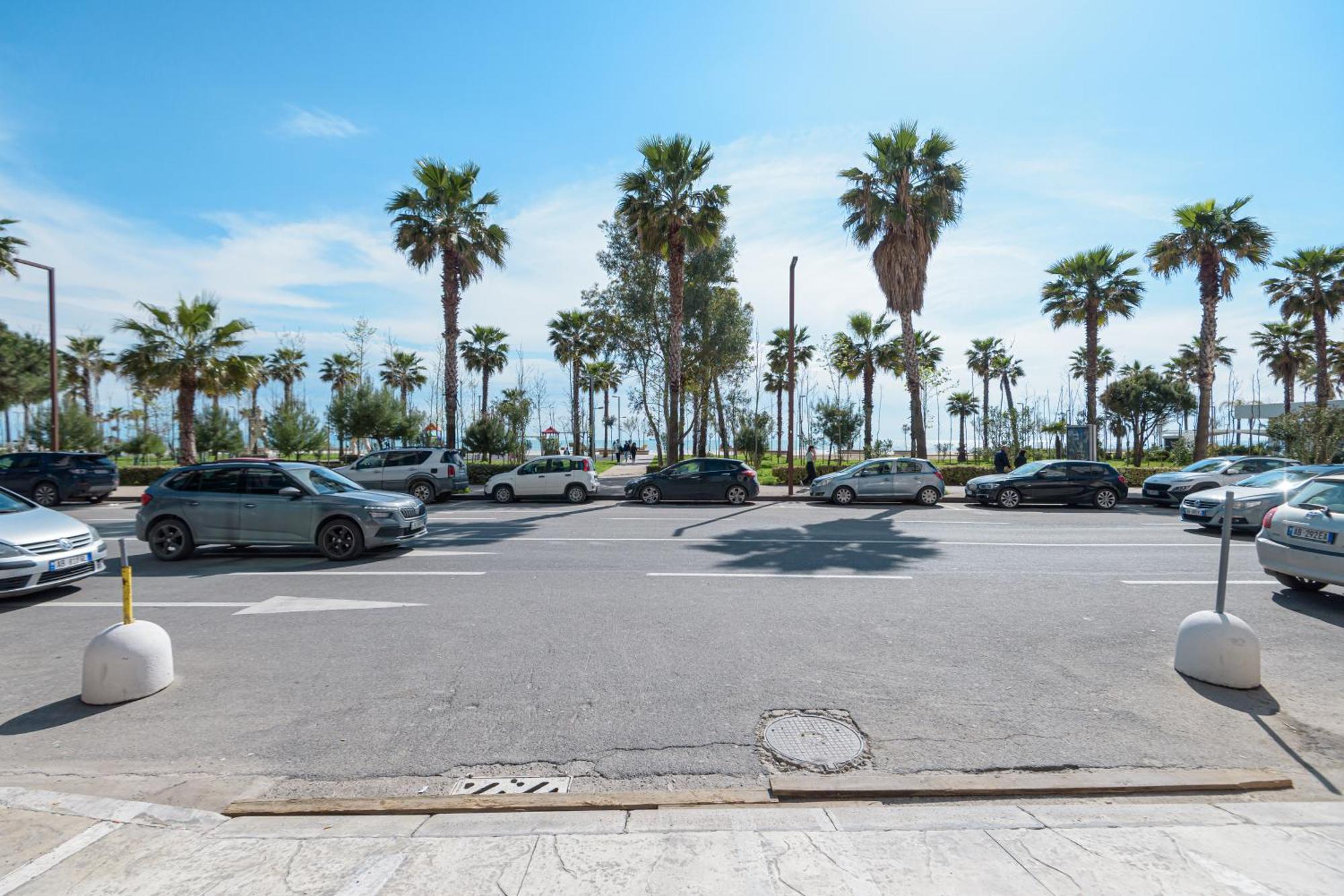 Lux Holidays Durrës Buitenkant foto